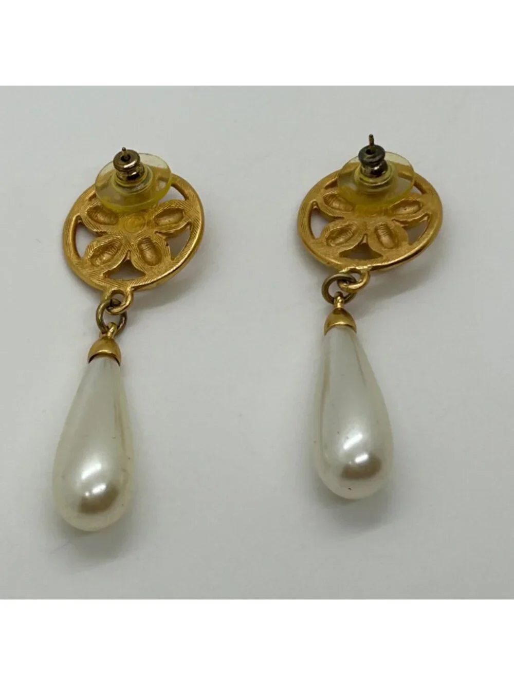 Vintage Anne Klein Gold Tone Flower Round Stud Earrings White Faux Pearl Drops